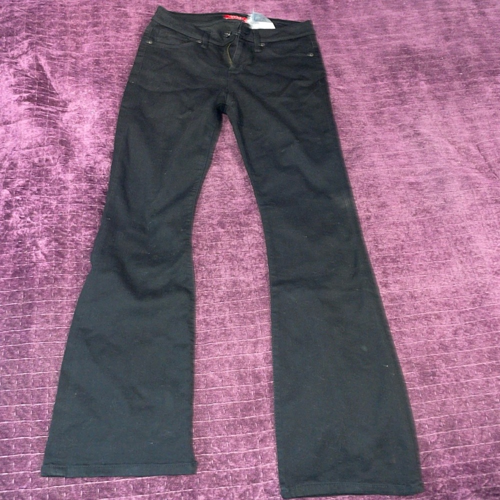 GUESS NWOT ladies Black straight leg size 28 leg 30 stretchy denim very soft